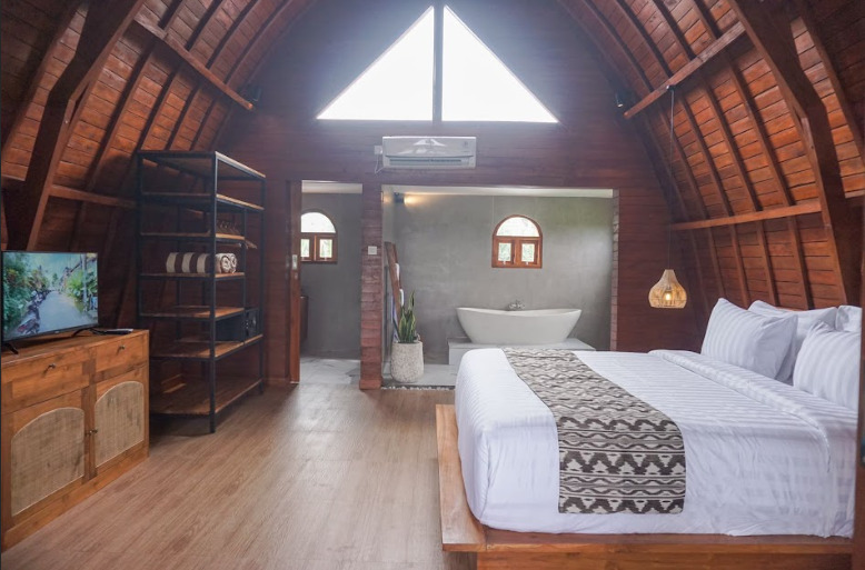 Luxury Living in Canggu: Monthly Rental of a Spacious 2-Bedroom Wooden Villa